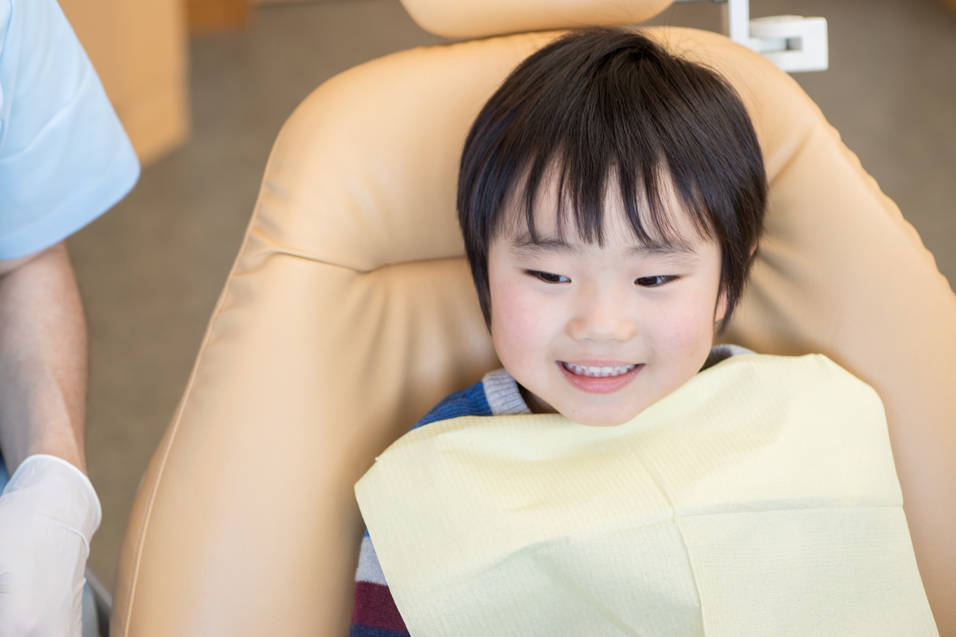 お子様の成長に合わせた早期治療の重要性と将来への影響について